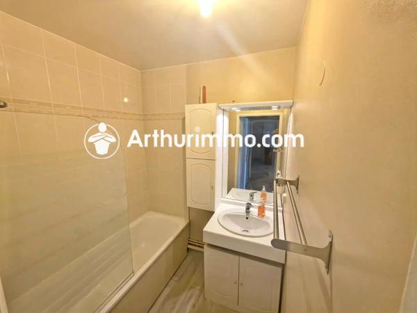Vente                                                      Appartement
                        
                     3 pièces                      66 m2                     à Savigny-le-Temple