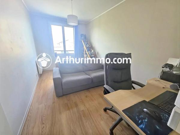 Vente                                                      Appartement
                        
                     3 pièces                      66 m2                     à Savigny-le-Temple