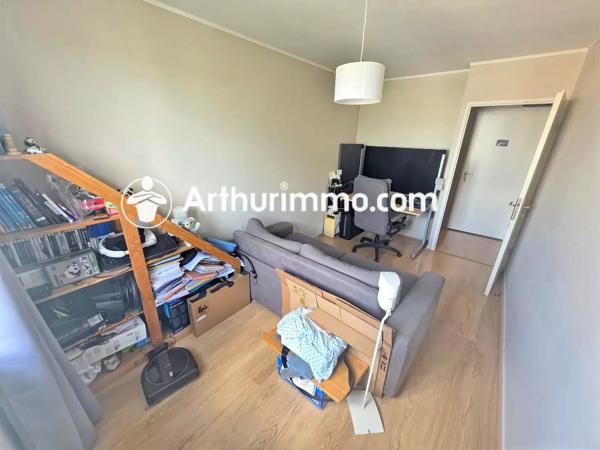 Vente                                                      Appartement
                        
                     3 pièces                      66 m2                     à Savigny-le-Temple