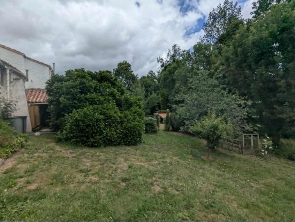 Belle maison avec piscine et magnifiques jardins