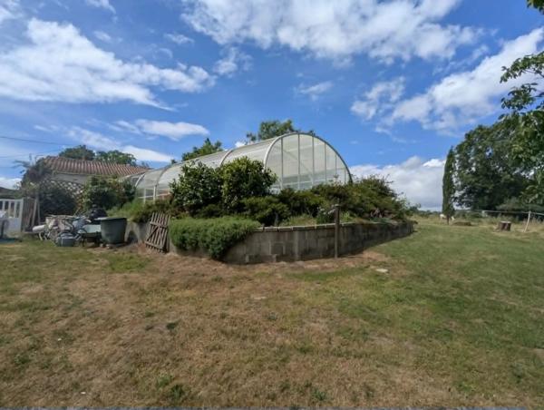 Belle maison avec piscine et magnifiques jardins
