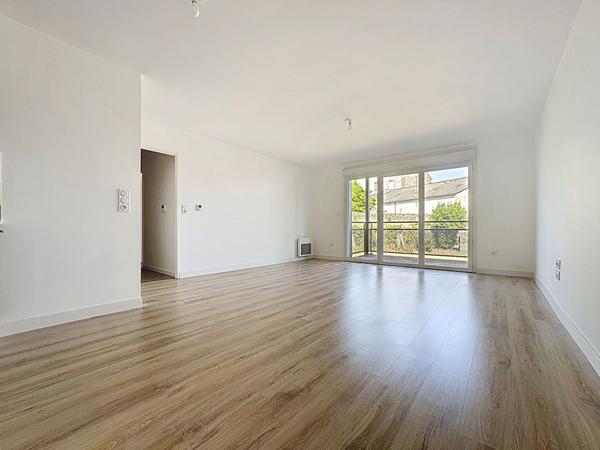Appartement a vendre a ANCENIS avec deux chambres, ascenseur, balcon et place de parking couverte.