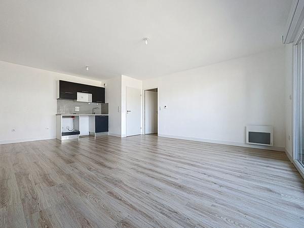 Appartement a vendre a ANCENIS avec deux chambres, ascenseur, balcon et place de parking couverte.