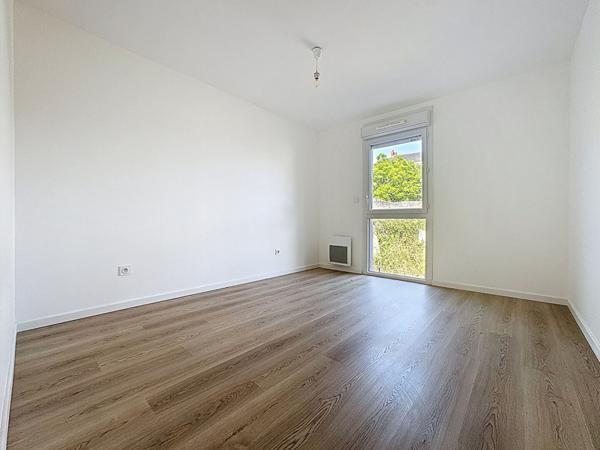 Appartement a vendre a ANCENIS avec deux chambres, ascenseur, balcon et place de parking couverte.