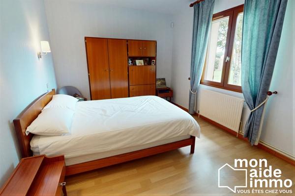 Maison de plain-pied de 150m² avec garage sur 1500m² de terrain