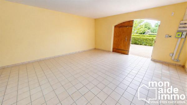 Maison de plain-pied de 150m² avec garage sur 1500m² de terrain