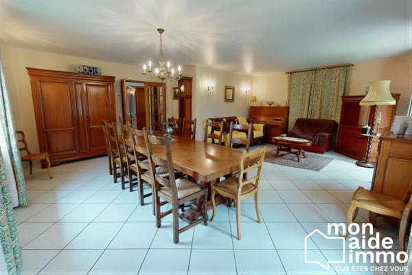 Maison de plain-pied de 150m² avec garage sur 1500m² de terrain