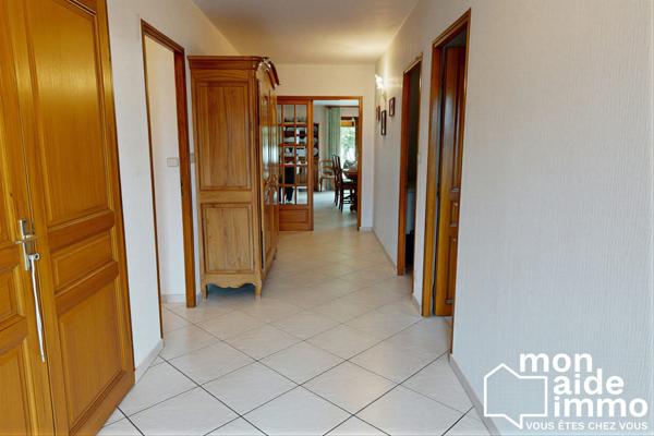 Maison de plain-pied de 150m² avec garage sur 1500m² de terrain