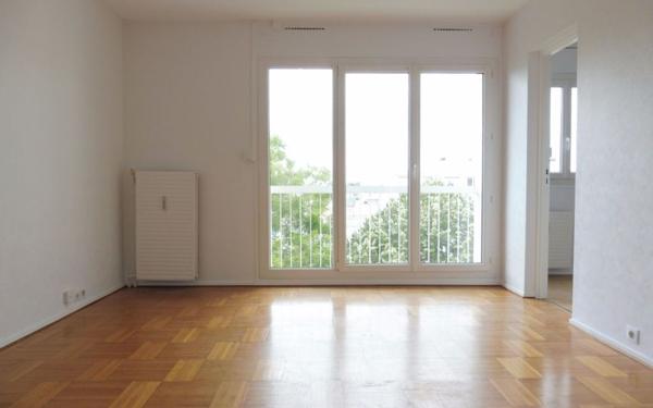 Appartement à louer    1 pièce •  Fleury-les-Aubrais