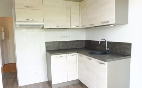 Appartement à louer    1 pièce •  Fleury-les-Aubrais