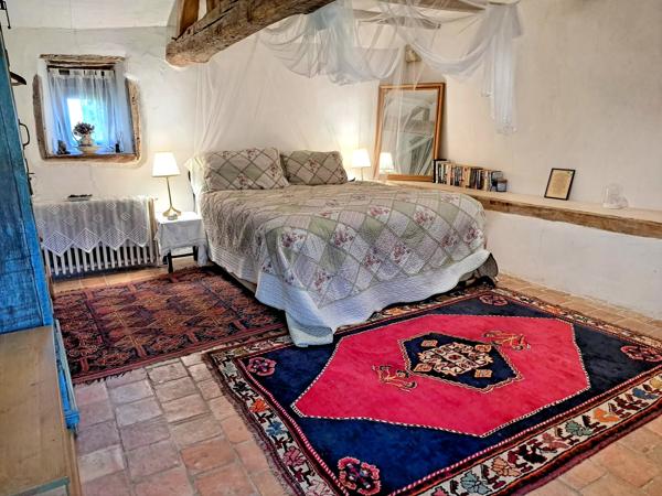 Ensemble immobilier de deux maisons avec vue et sur près de 5 hectares
