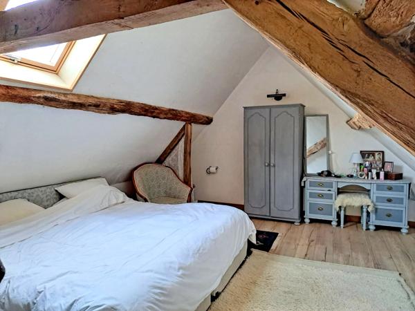 Ensemble immobilier de deux maisons avec vue et sur près de 5 hectares