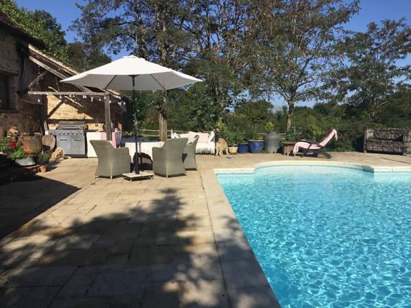 Ensemble immobilier de deux maisons avec vue et sur près de 5 hectares