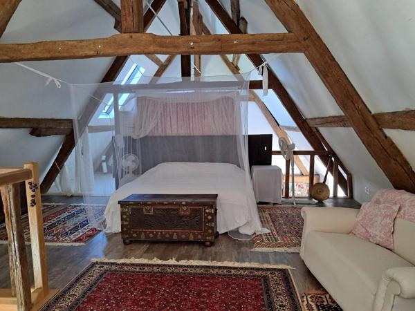 Ensemble immobilier de deux maisons avec vue et sur près de 5 hectares
