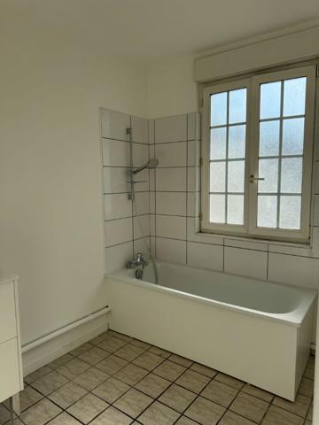 A LOUER - Maison rénovée avec jardin - ERCHES