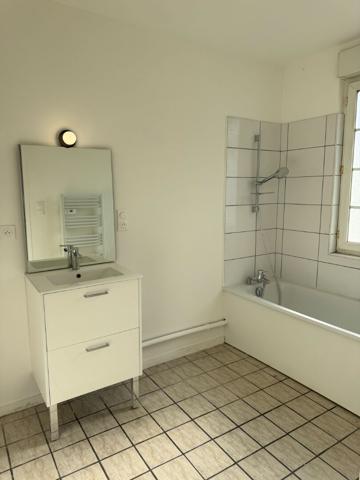 A LOUER - Maison rénovée avec jardin - ERCHES