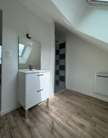 A LOUER - Maison rénovée avec jardin - ERCHES