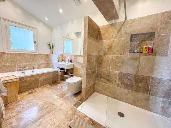 Maison à vendre  5 pièces - 142 m2 LA CROIX VALMER - 83