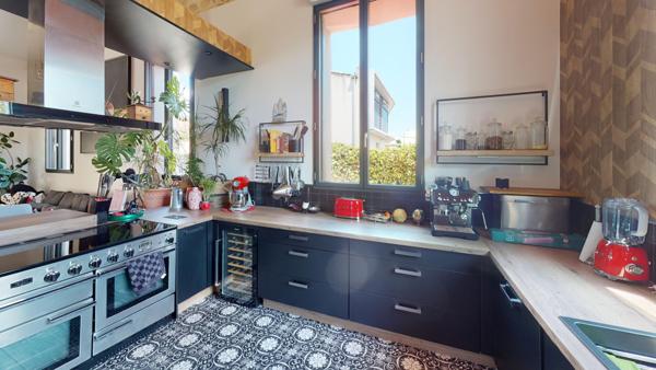 Montpellier (34070) Montpellier Sud – Magnifique maison rénovée avec studio indépendant, garage et 4 places de stationnement