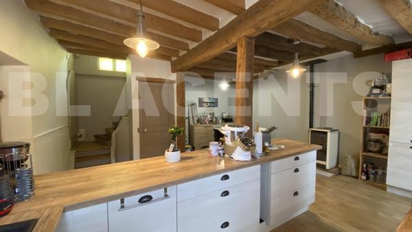 Maison ancienne atypique en coeur de village