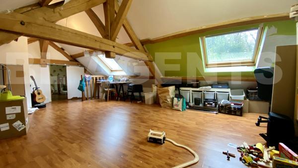 Maison ancienne atypique en coeur de village