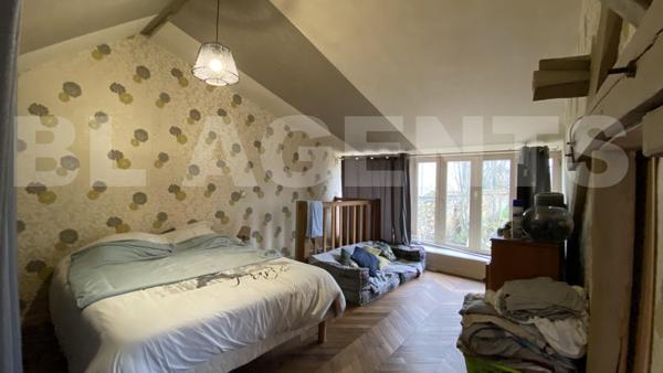 Maison ancienne atypique en coeur de village