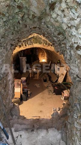 Maison ancienne atypique en coeur de village