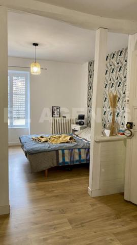 Maison ancienne atypique en coeur de village