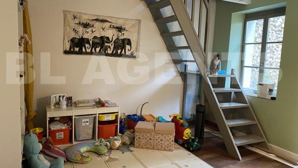 Maison ancienne atypique en coeur de village