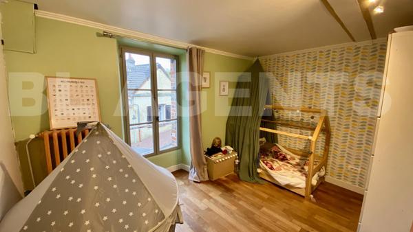 Maison ancienne atypique en coeur de village