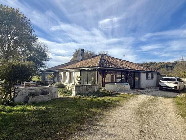 Castelsagrat (82400) CASTELSGRAT Domaine Équestre avec 18ha, 11 Boxes, piscine Tarn et Garonne