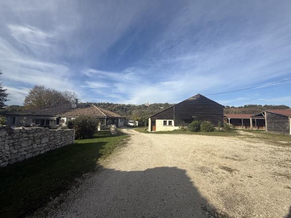 Castelsagrat (82400) CASTELSGRAT Domaine Équestre avec 18ha, 11 Boxes, piscine Tarn et Garonne