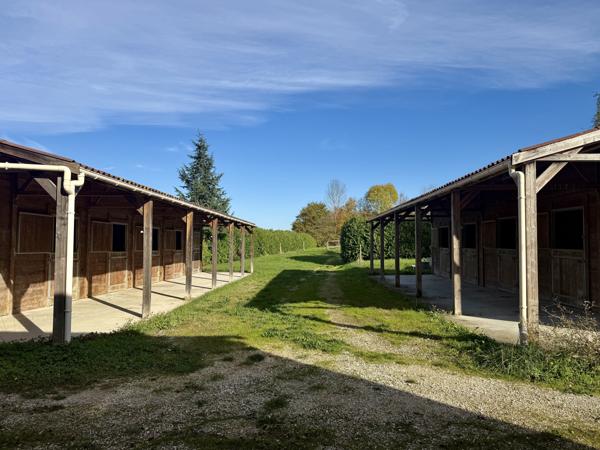 Castelsagrat (82400) CASTELSGRAT Domaine Équestre avec 18ha, 11 Boxes, piscine Tarn et Garonne