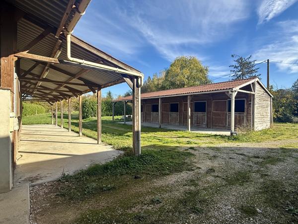 Castelsagrat (82400) CASTELSGRAT Domaine Équestre avec 18ha, 11 Boxes, piscine Tarn et Garonne
