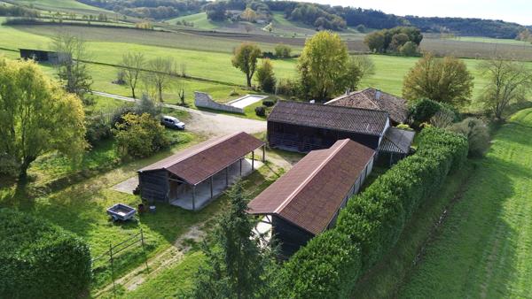 Castelsagrat (82400) CASTELSGRAT Domaine Équestre avec 18ha, 11 Boxes, piscine Tarn et Garonne