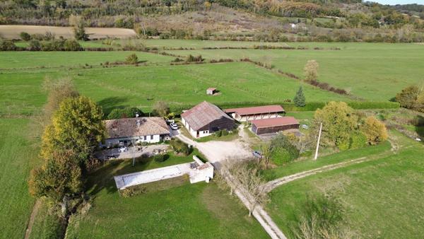 Castelsagrat (82400) CASTELSGRAT Domaine Équestre avec 18ha, 11 Boxes, piscine Tarn et Garonne