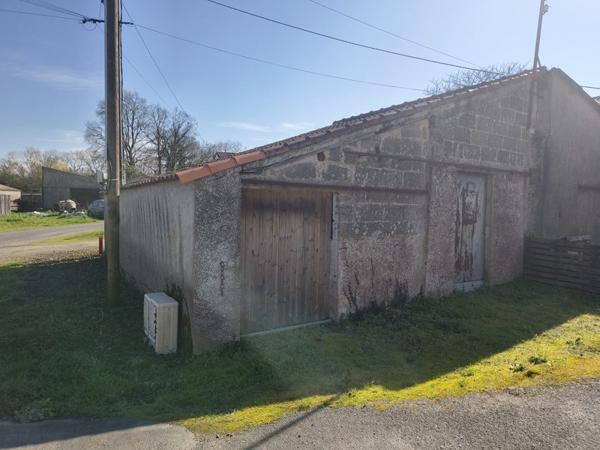 Grange à vendre |  Saint-Philbert-de-Grand-Lieu |  1 pièce | 40 m²