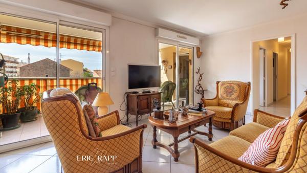 SAINT-RAPHAËL – Cœur de ville - F3 + Garage