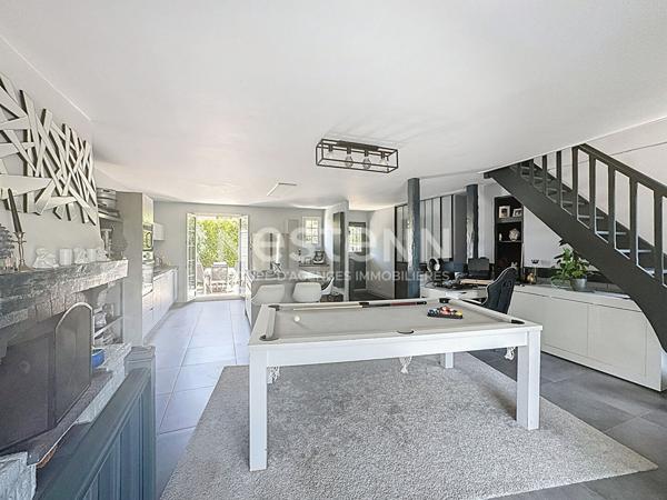 Maison avec piscine situé à Morangis secteur calme et recherché, proche des axes routier, 5 chambres, maison familiale