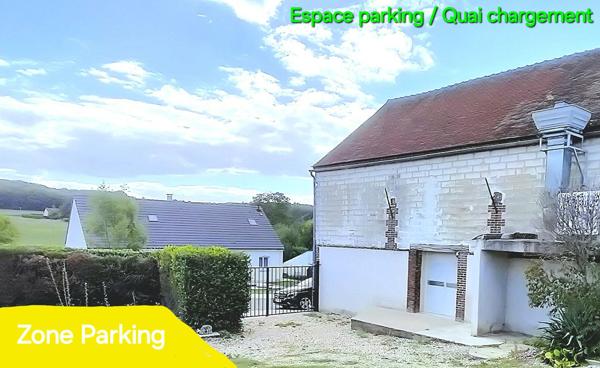 local commercial ou dépôt avec deux places de parking prox de sens