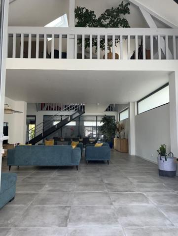 Maison Tours 10 pièce(s) 370 m2