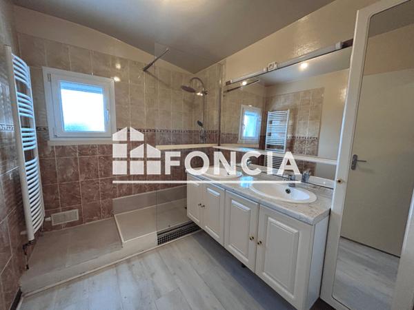 Location Maison 5 pièces 109.98 m² - 12 RUE VAUBAN La Roche Sur Yon 85000