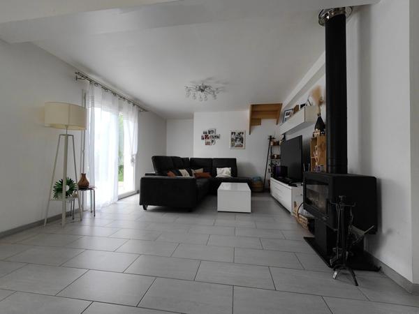 Maison récente 5P 109 m2 avec terrain de 950 m2 au calme sur les hauteurs des Echelles