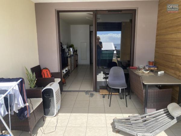 A vendre bel appartement type T3 au centre ville de la Possession avec belle vue mer et montagne.