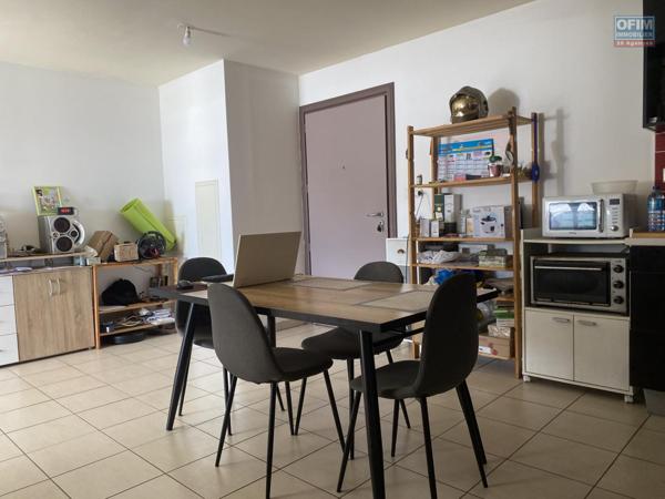 A vendre bel appartement type T3 au centre ville de la Possession avec belle vue mer et montagne.