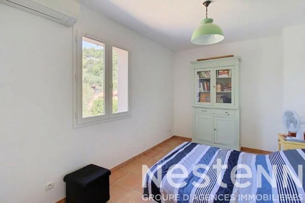 A VENDRE DRAGUIGNAN sur les hauteurs - Maison T5 4 chambres, piscine, terrain plat