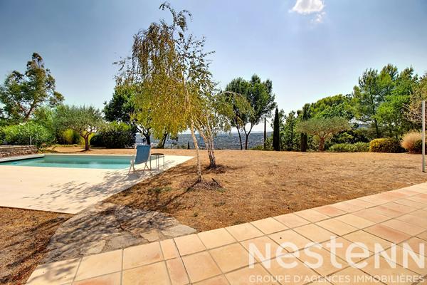 A VENDRE DRAGUIGNAN sur les hauteurs - Maison T5 4 chambres, piscine, terrain plat