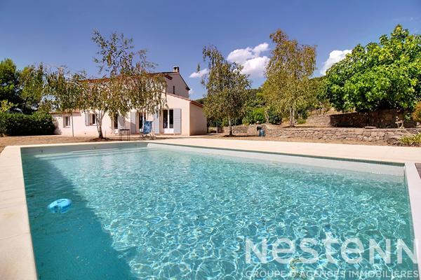 A VENDRE DRAGUIGNAN sur les hauteurs - Maison T5 4 chambres, piscine, terrain plat