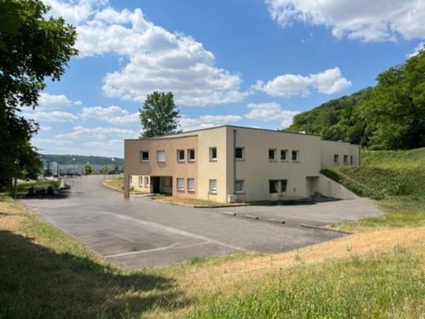 LONGWY, EXCEPTIONNELLE MAISON DE SANTE/ GRAND LOCAL COMMERCIAL DE 795 M² AVEC UN VASTE STATIONNEMENT - EMPLACEMENT PREMIUM AUX TROIS FRONTIERES