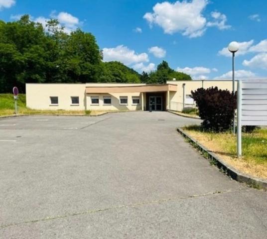 LONGWY, EXCEPTIONNELLE MAISON DE SANTE/ GRAND LOCAL COMMERCIAL DE 795 M² AVEC UN VASTE STATIONNEMENT - EMPLACEMENT PREMIUM AUX TROIS FRONTIERES